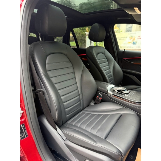 MERCEDES-BENZ GLC300 2019 ĐỎ//ĐEN NỔI BẬT
