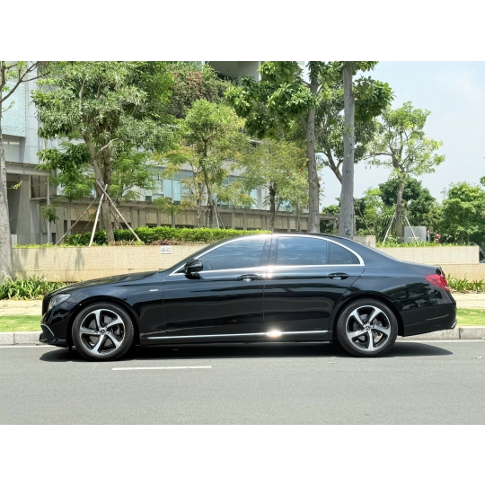 MERCEDES-BENZ E200 SPORT 2019 ĐEN/NÂU